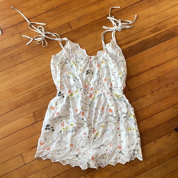Flower romper 🌸 - Picture 2 of 3